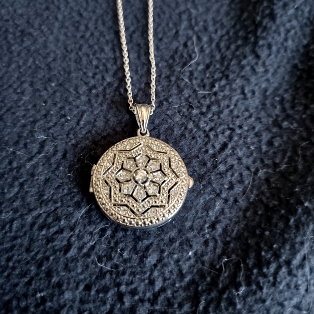 Silver Vintage Necklace Locket